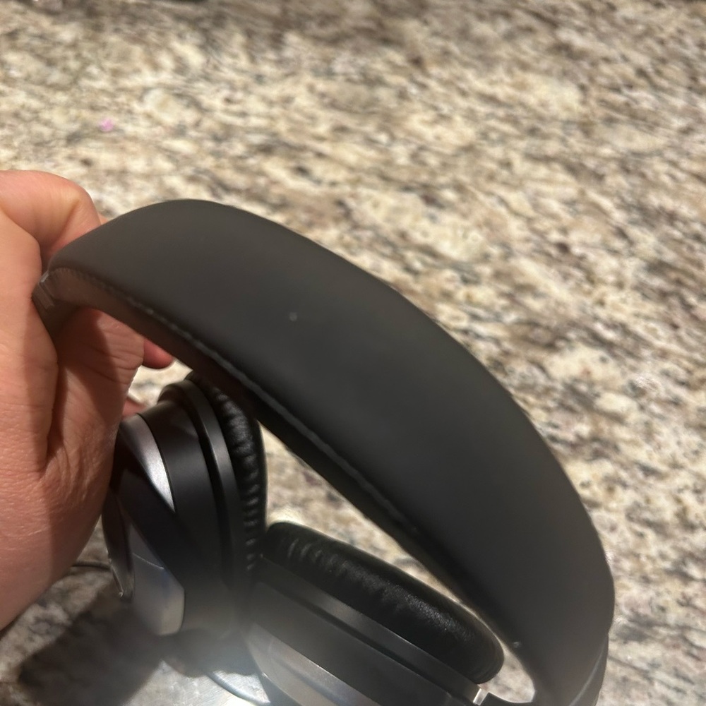 Bose black $ Silver Headphones with case - Picture 3 of 5
